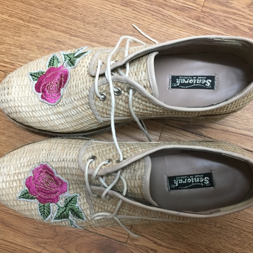 Women's Woven lace up platform sneaker